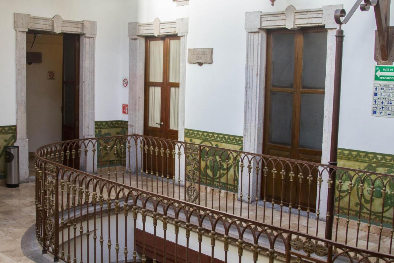 Hotel Historia Морелия Экстерьер фото