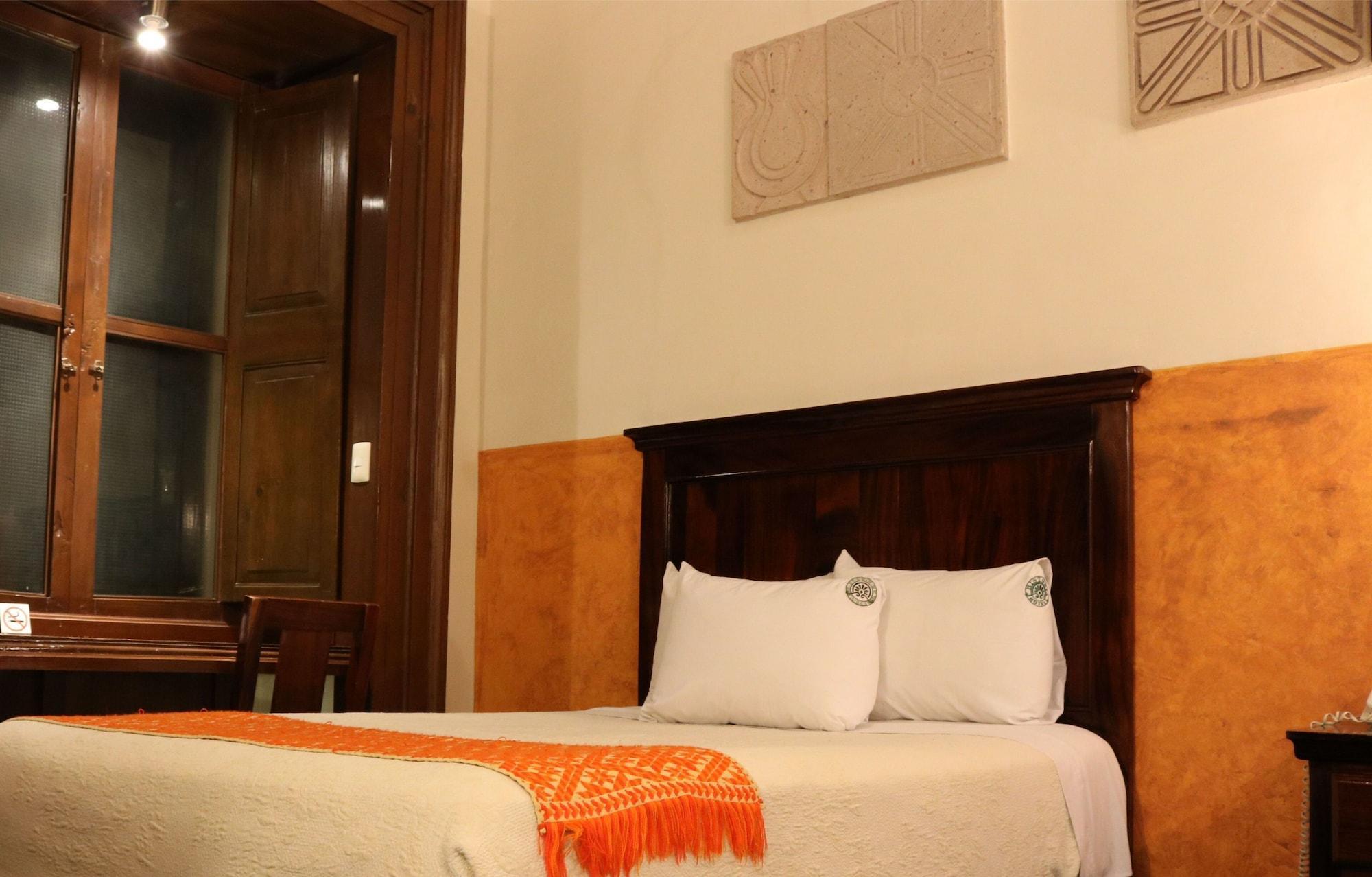 Hotel Historia Морелия Экстерьер фото