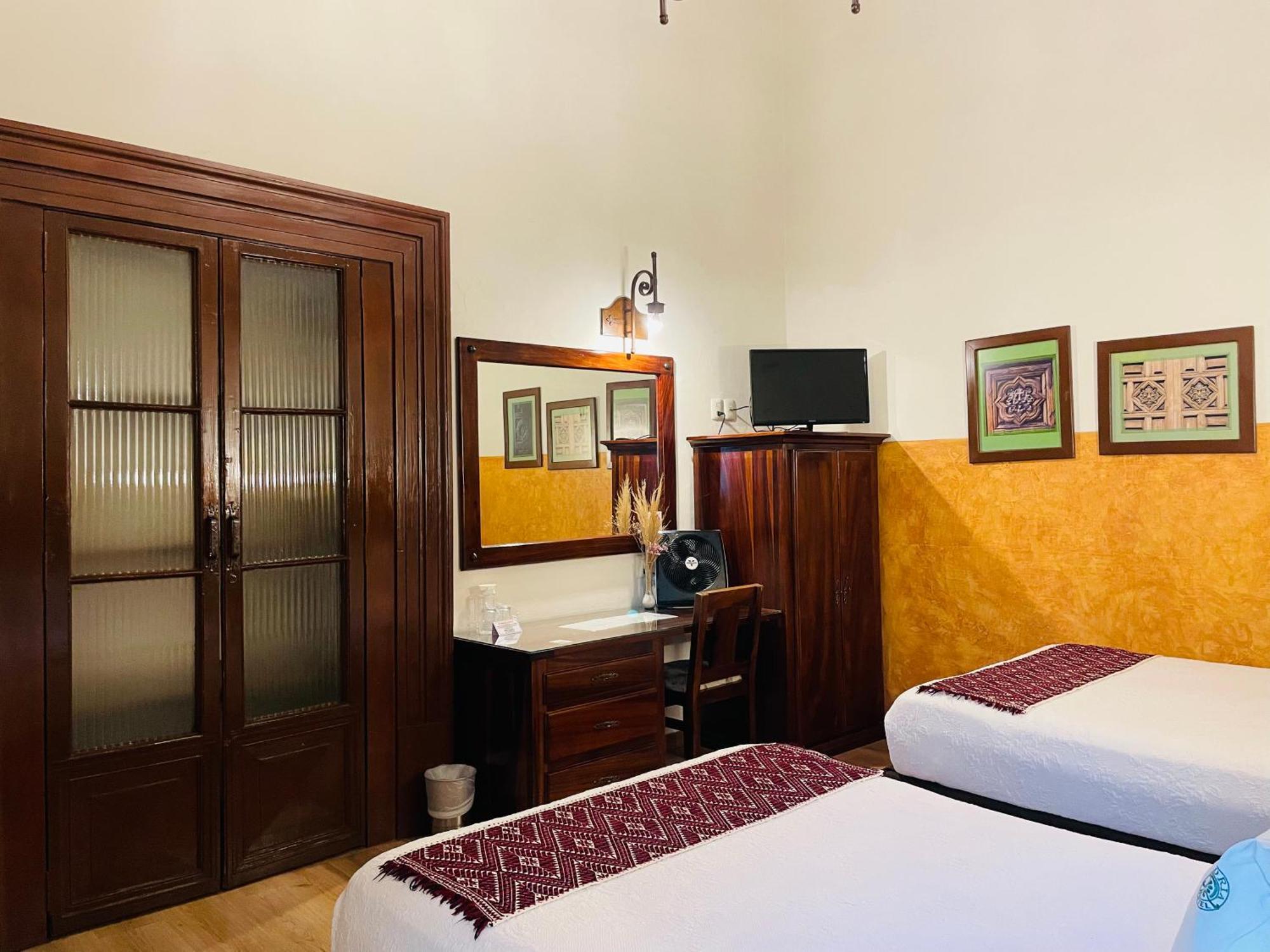 Hotel Historia Морелия Экстерьер фото
