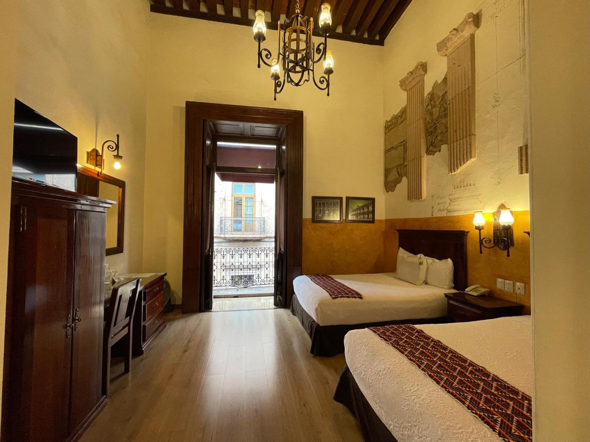 Hotel Historia Морелия Экстерьер фото
