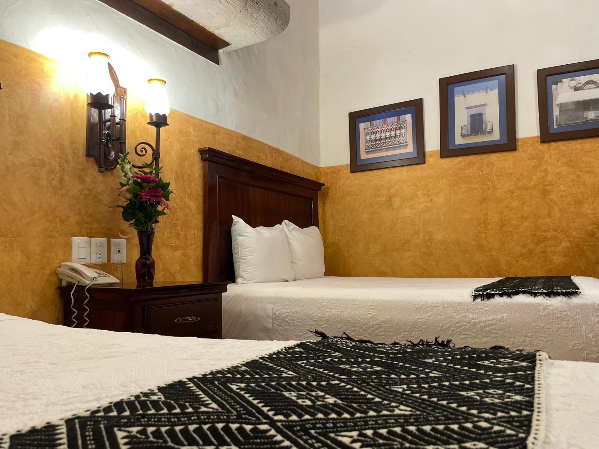 Hotel Historia Морелия Экстерьер фото