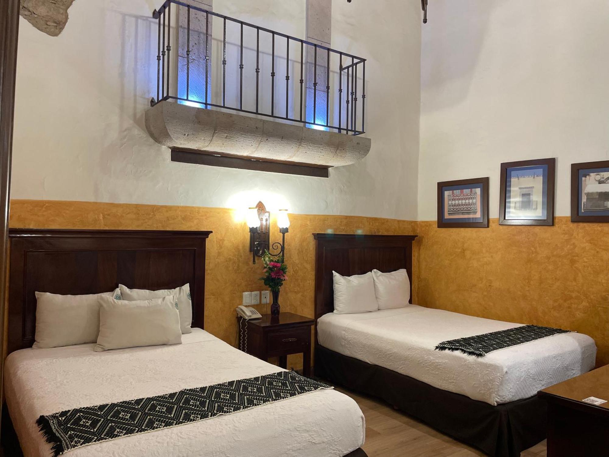 Hotel Historia Морелия Экстерьер фото