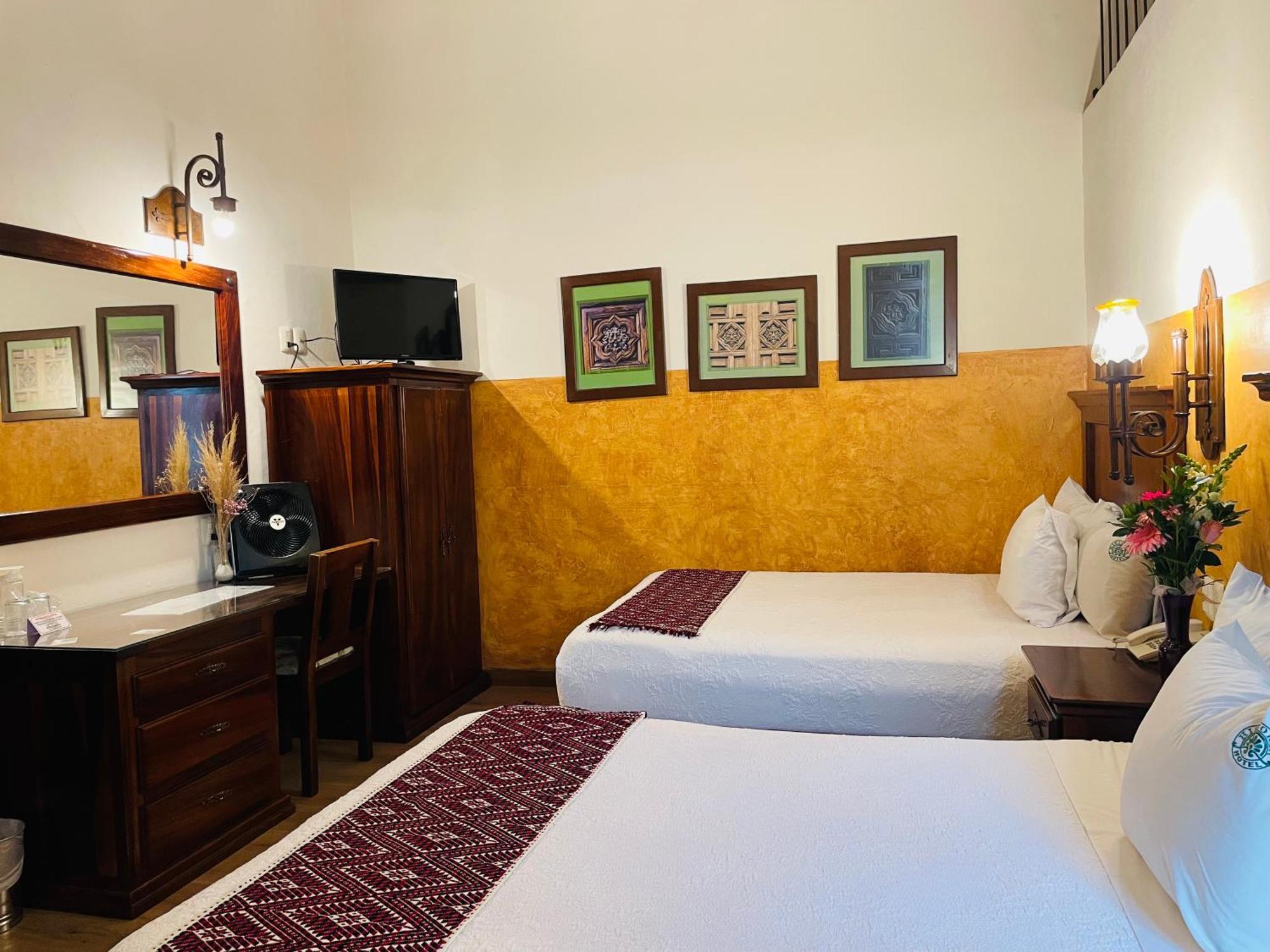 Hotel Historia Морелия Экстерьер фото