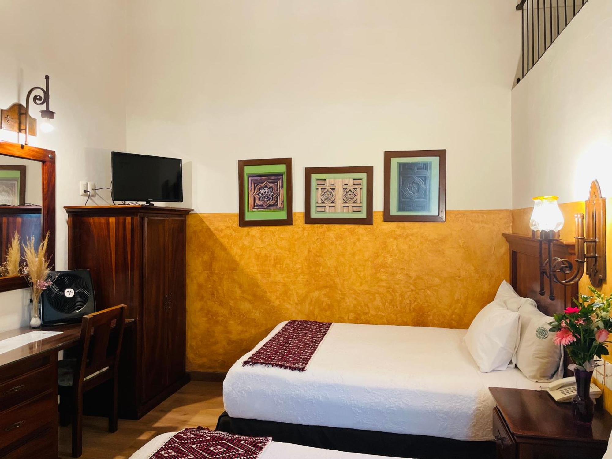 Hotel Historia Морелия Экстерьер фото