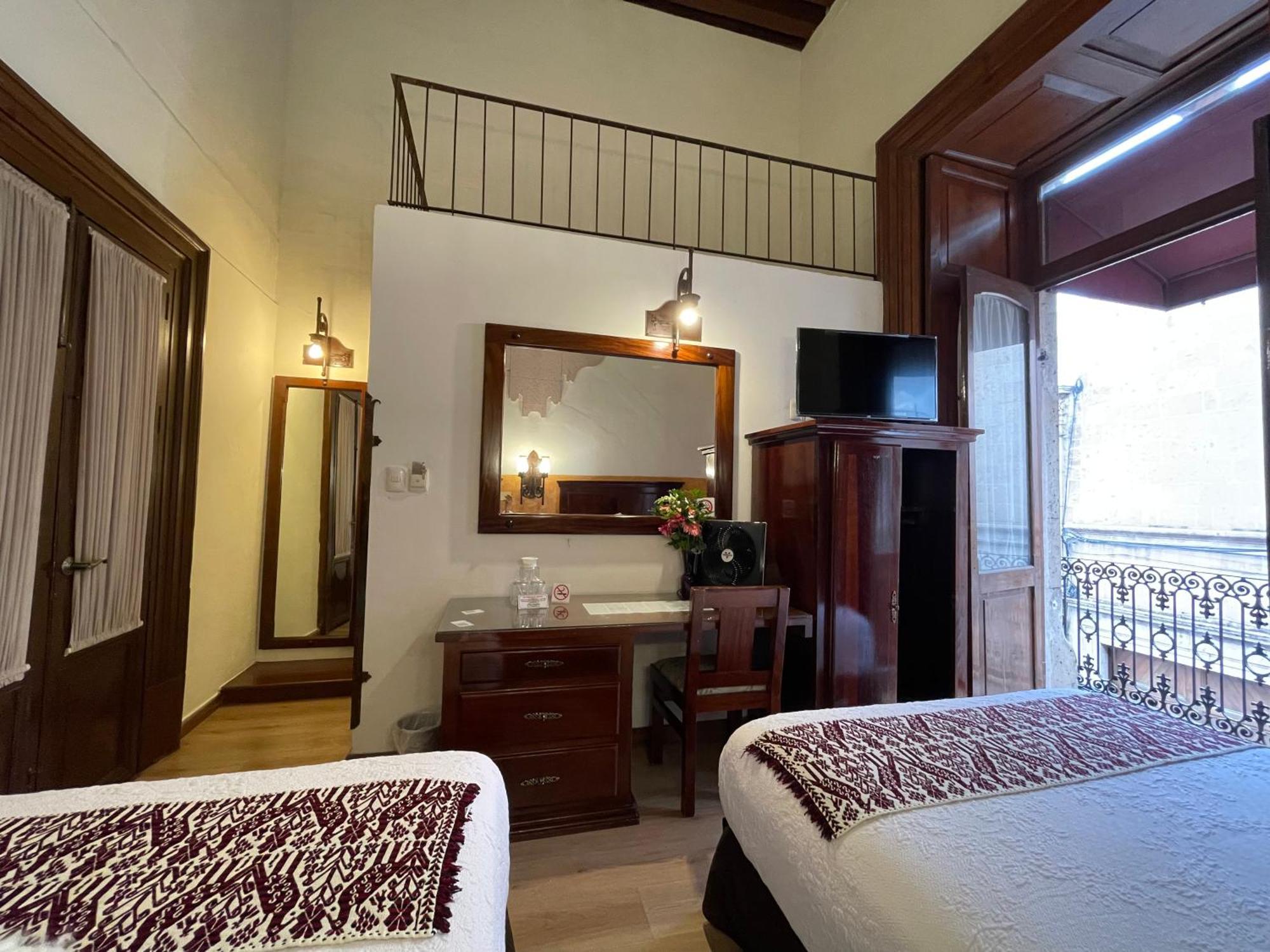 Hotel Historia Морелия Экстерьер фото