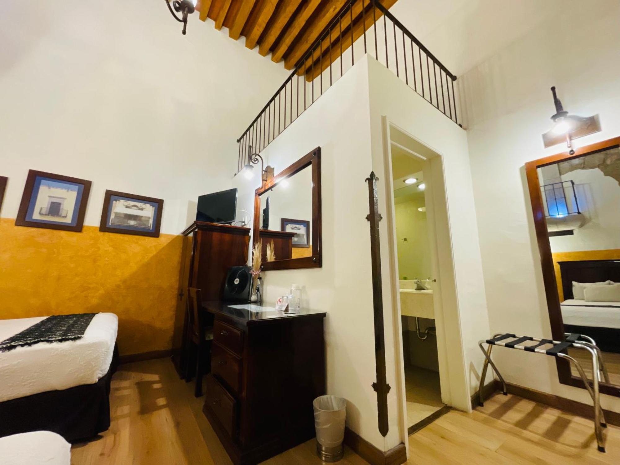 Hotel Historia Морелия Экстерьер фото