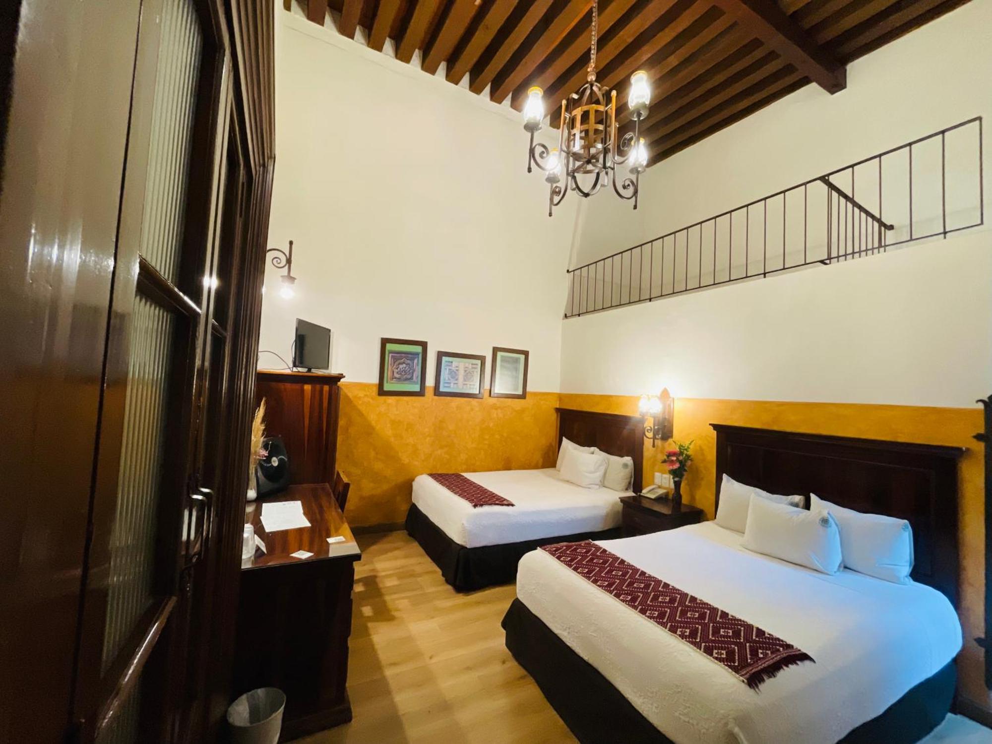 Hotel Historia Морелия Экстерьер фото