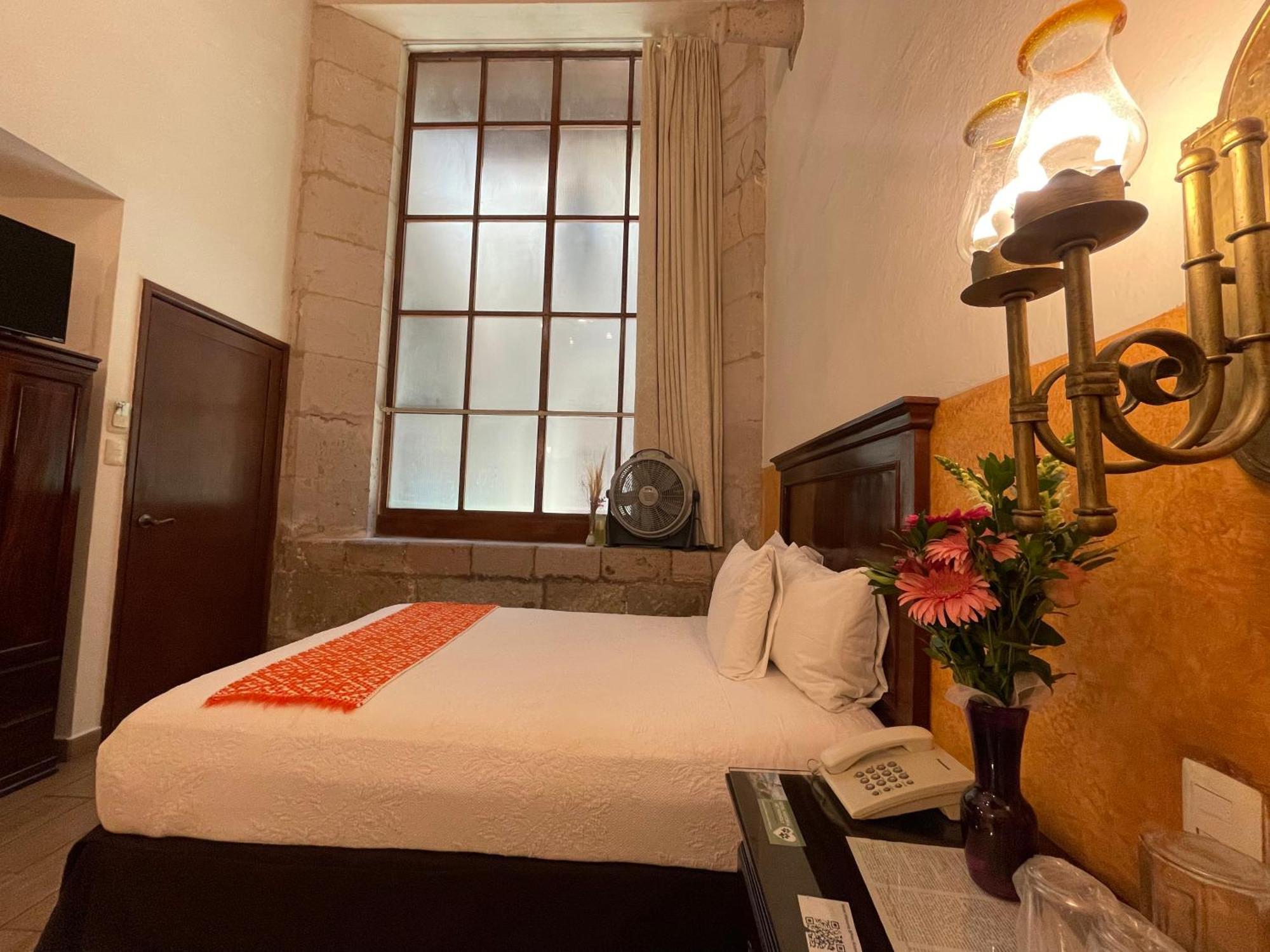 Hotel Historia Морелия Экстерьер фото