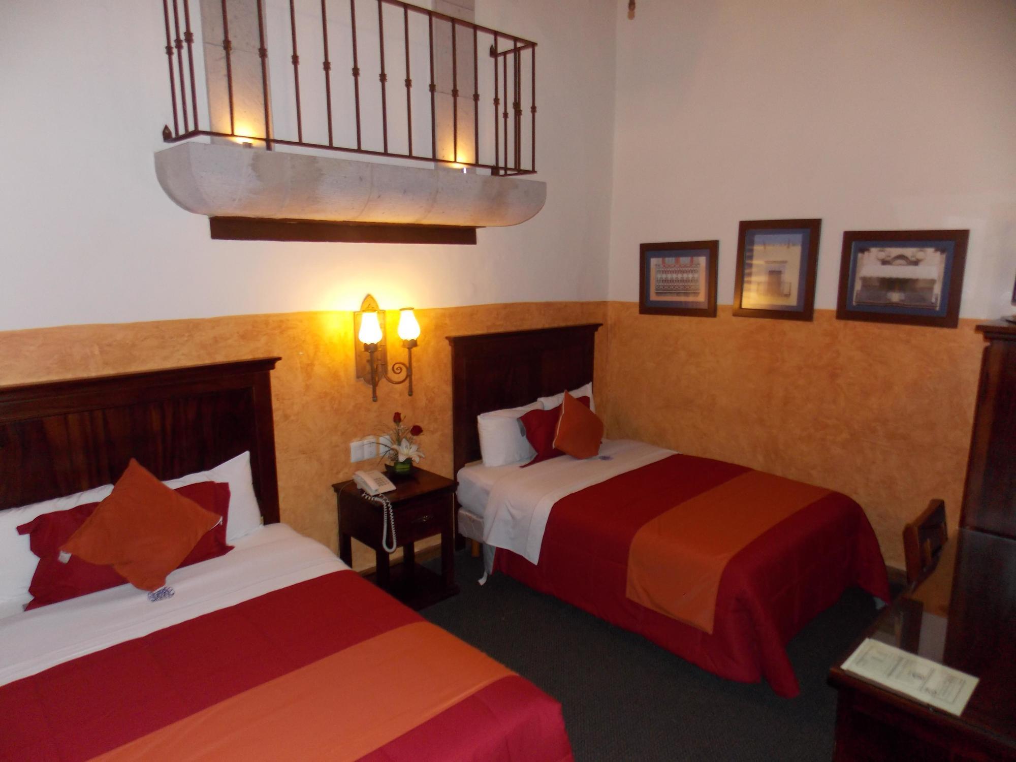 Hotel Historia Морелия Экстерьер фото