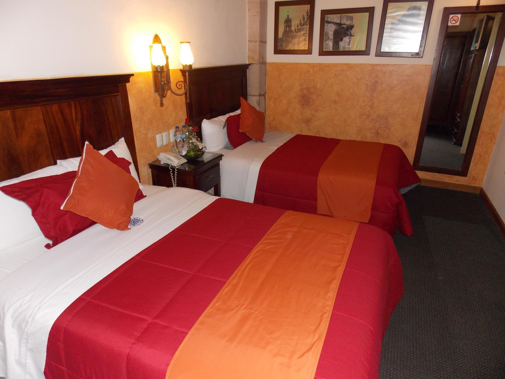 Hotel Historia Морелия Экстерьер фото
